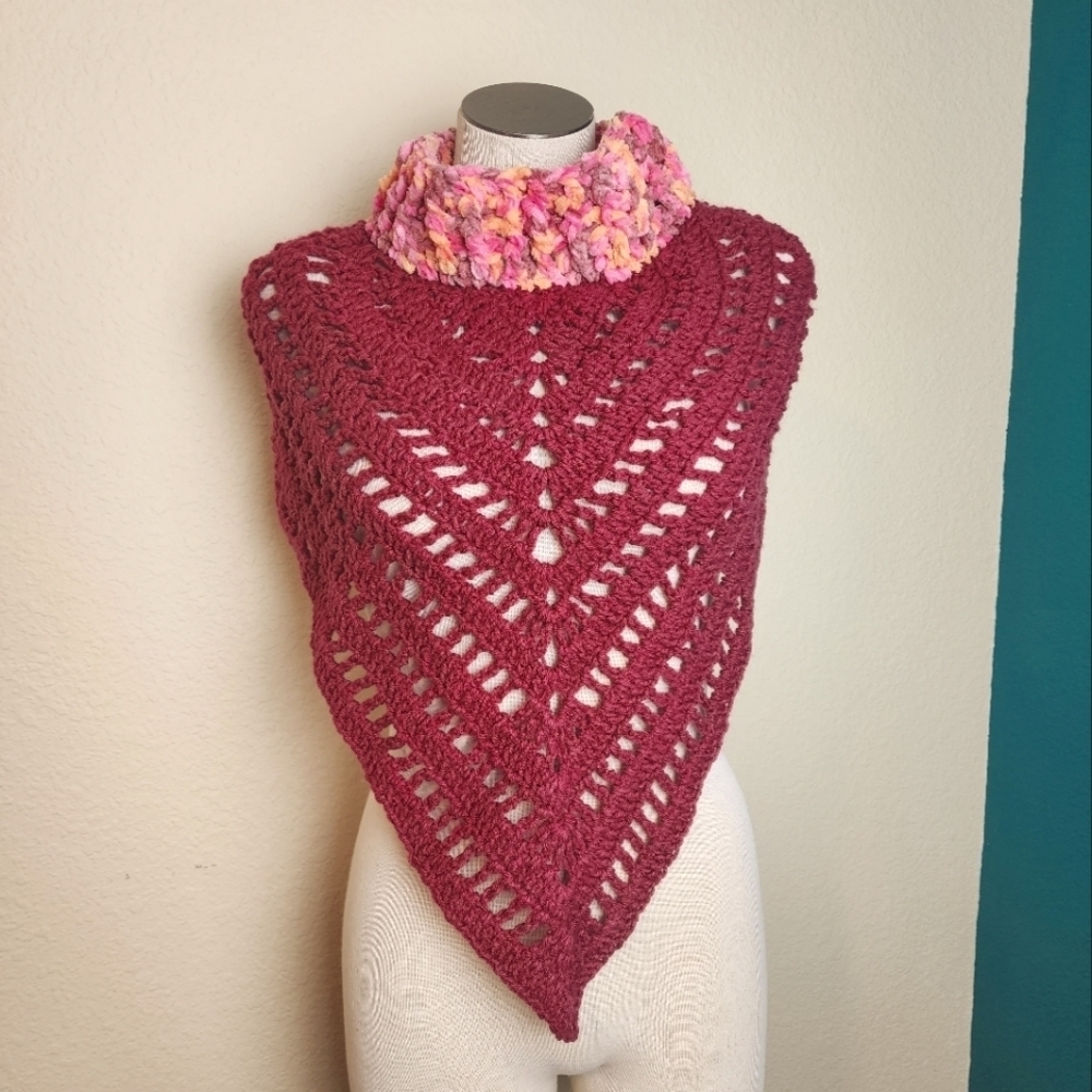 Hand Crafted Crochet Cowl Neck Triangle Scarf New - Picture 1 of 4